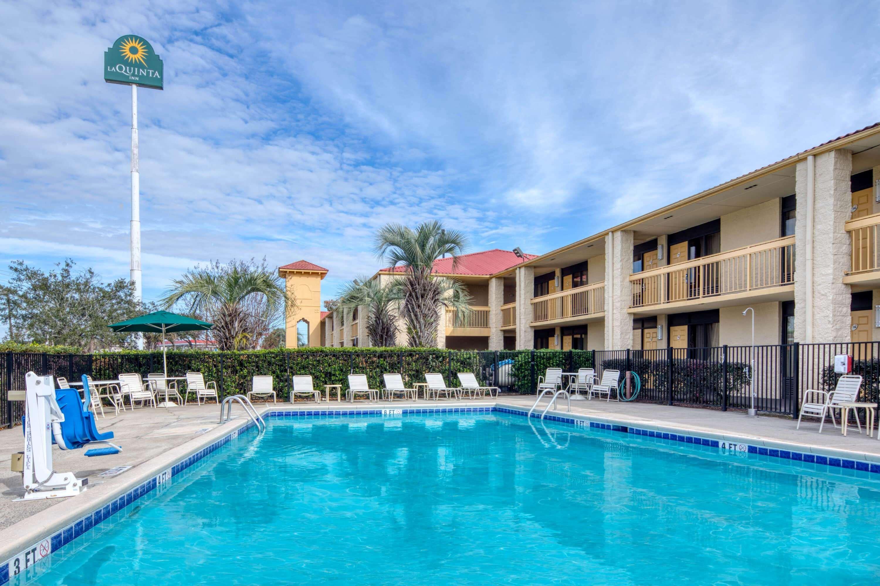 Super 8 By Wyndham Savannah Buitenkant foto