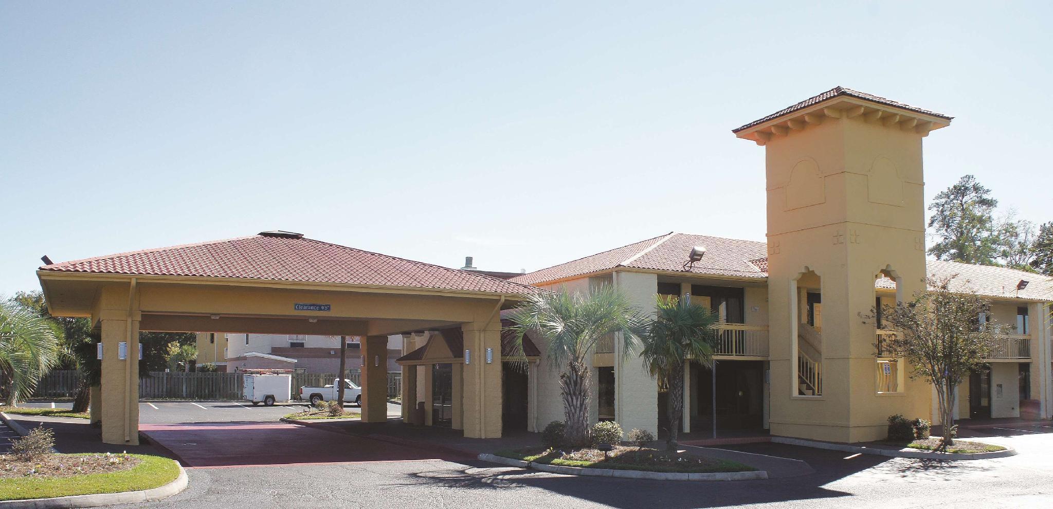 Super 8 By Wyndham Savannah Buitenkant foto